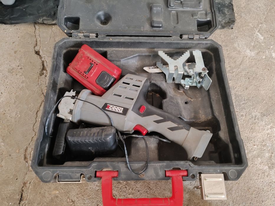 Vand următoarele scule