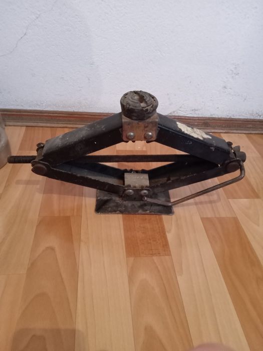 Продам Домкрат для машины