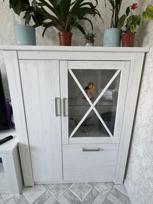 Продам горку белую красивую