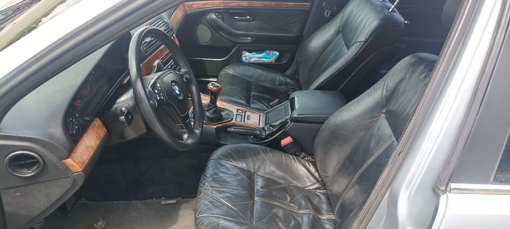 Продавам  BMW e39 520i