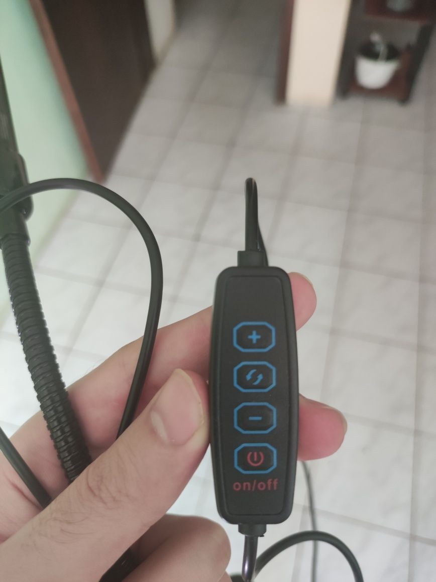 LED настолна USB лампа с щипка и дистанционно и сменящи се цветове