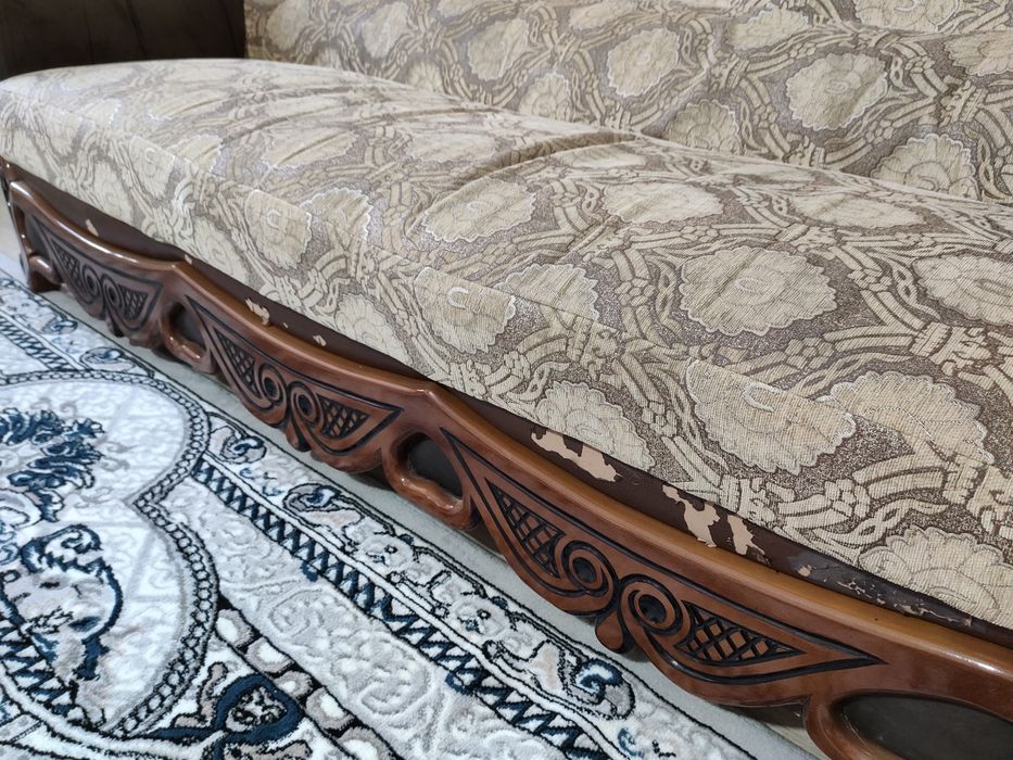 Диван с двумя креслами