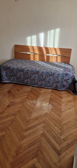 Vând pat de o persona cu tot saltea