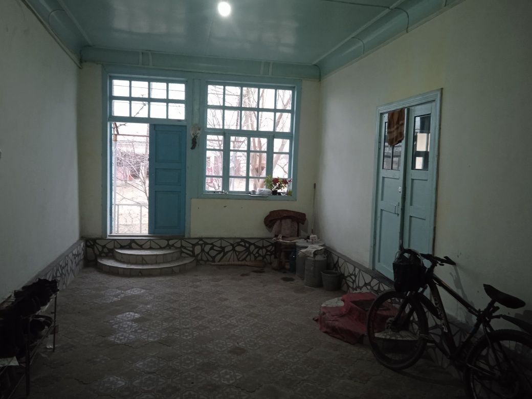 Hovli sotiladi 12 sotix