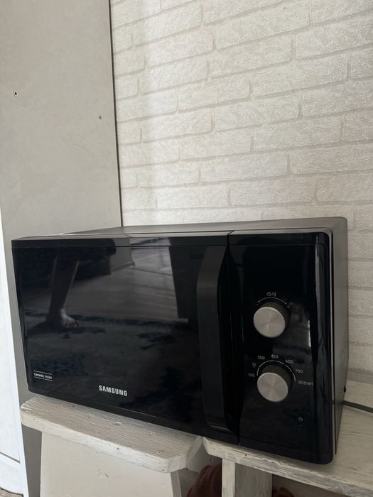 Микроволновка в идеальном состоянии — работает как новая!