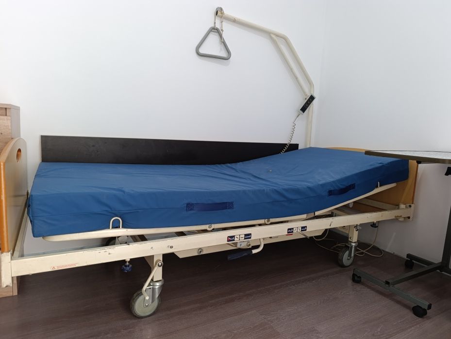 Медицинско електрическо легло
