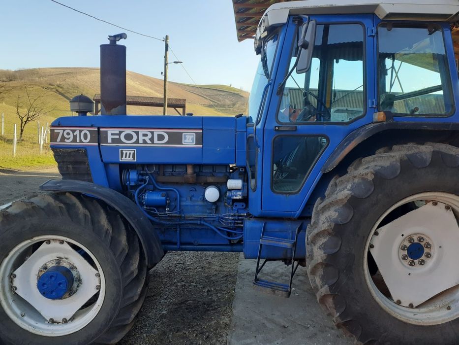 Vând tractor Ford New Holland 7910