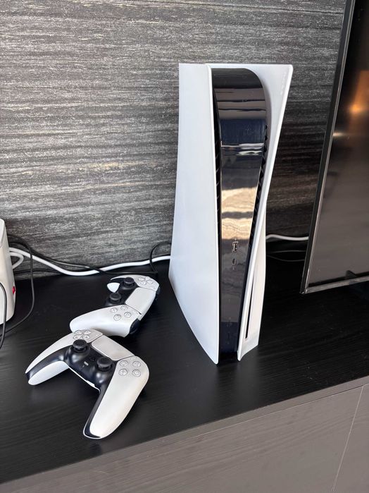 PS5 Фетка (с диском), два джойстика + игры