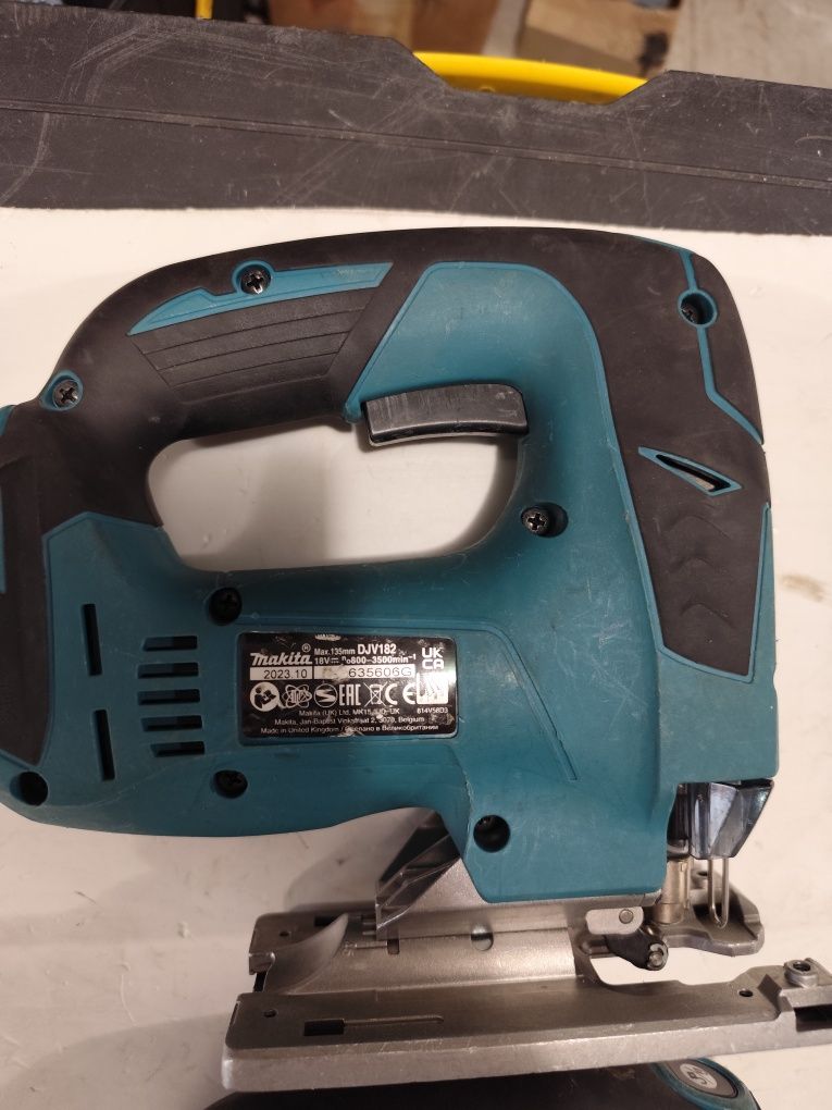 Акумулаторен безчетков прободен трион зеге Макита Makita DJV182 18V