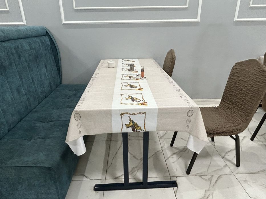 Продается стол стульями