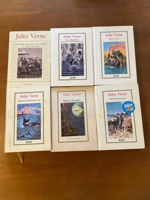 Vând 12 cărți din colecția Jules Verne