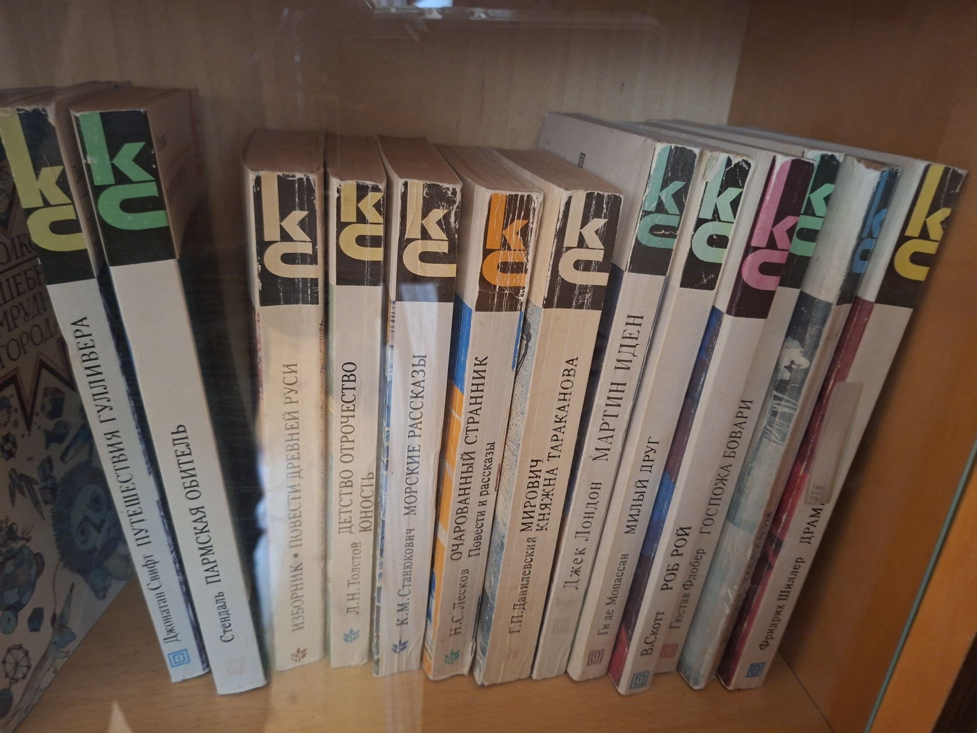Продаются серии книг