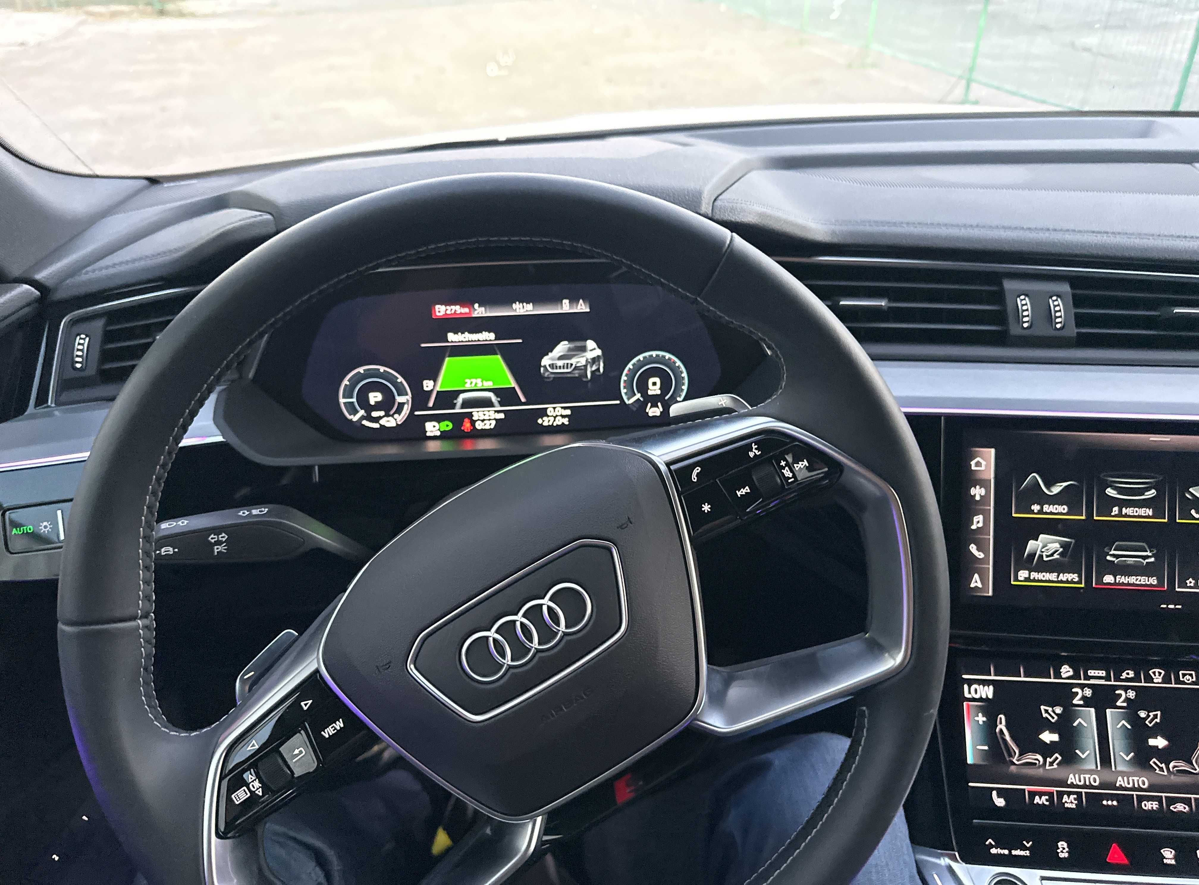Audi E-tron 55 Quattro, 2020 год, пробег 25 000 км, 400 км запас хода