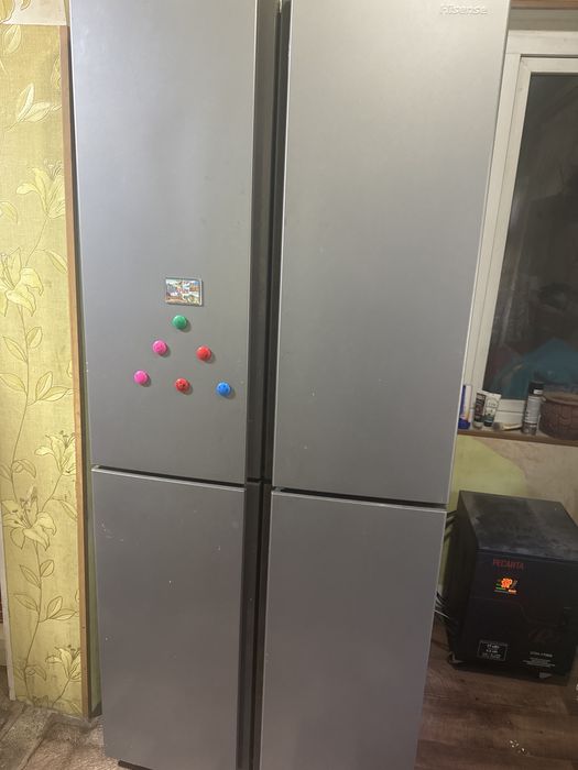 Холодильник Hisense