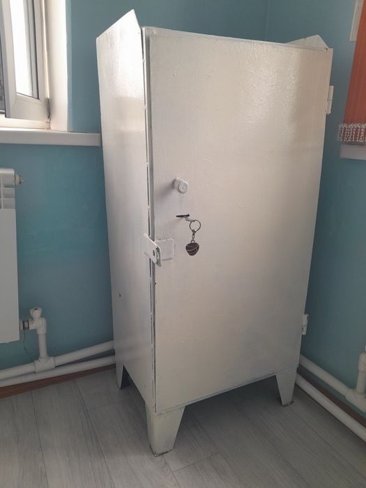 Продам сейф железный
