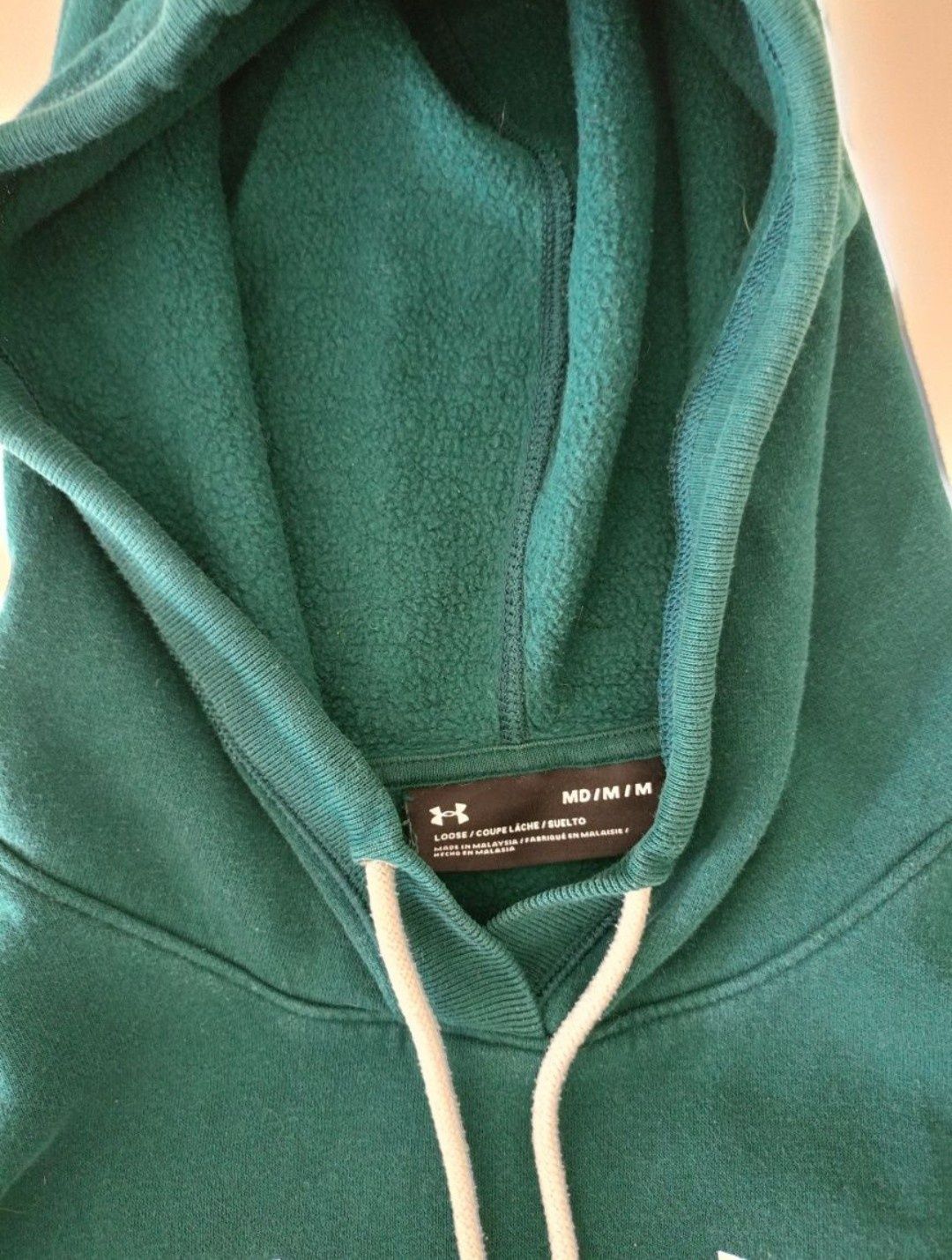 Vând hanorac Under Armour,in stare buna, produs de calitate, original.