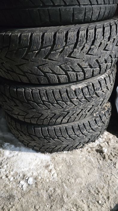 Продам шины 225/65/17 в отличном состоянии зимние шипы