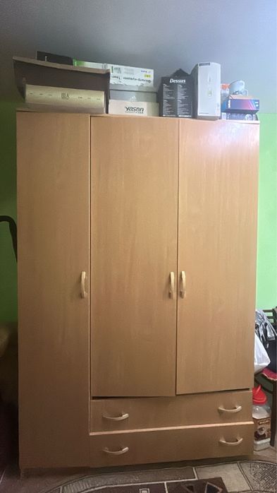 Шкаф в спальню самовывоз все работает