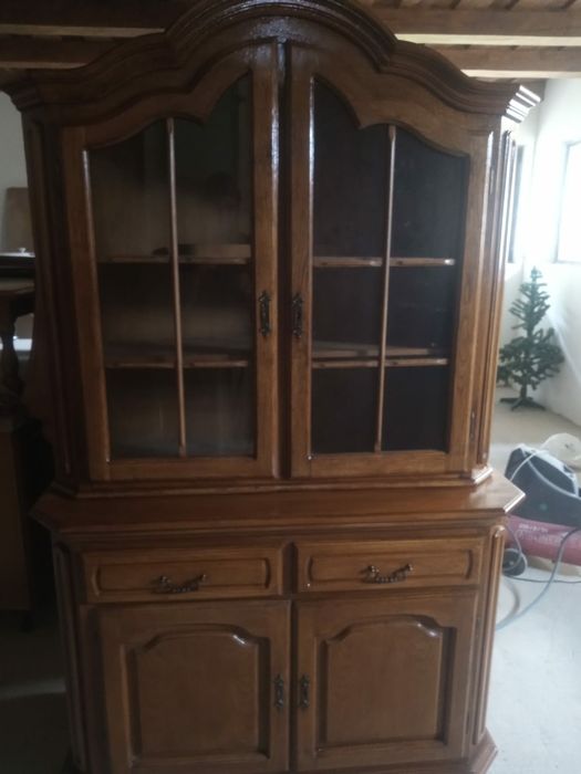 vitrina lemn  cuier birou