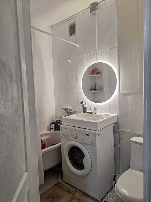 Продается уютная трехкомнатная квартира в районе Дома Печати