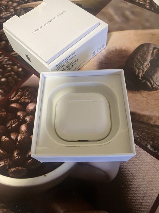 AirPods 4 Ear In Noise Cancellation