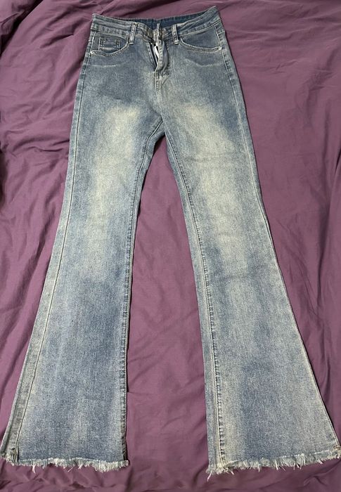 Джинсы клеш 2023