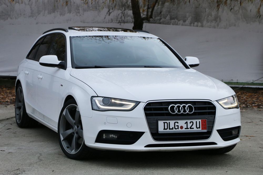 Audi A4/panoramic/distronic/lane asist/side asist/rotor/zoll