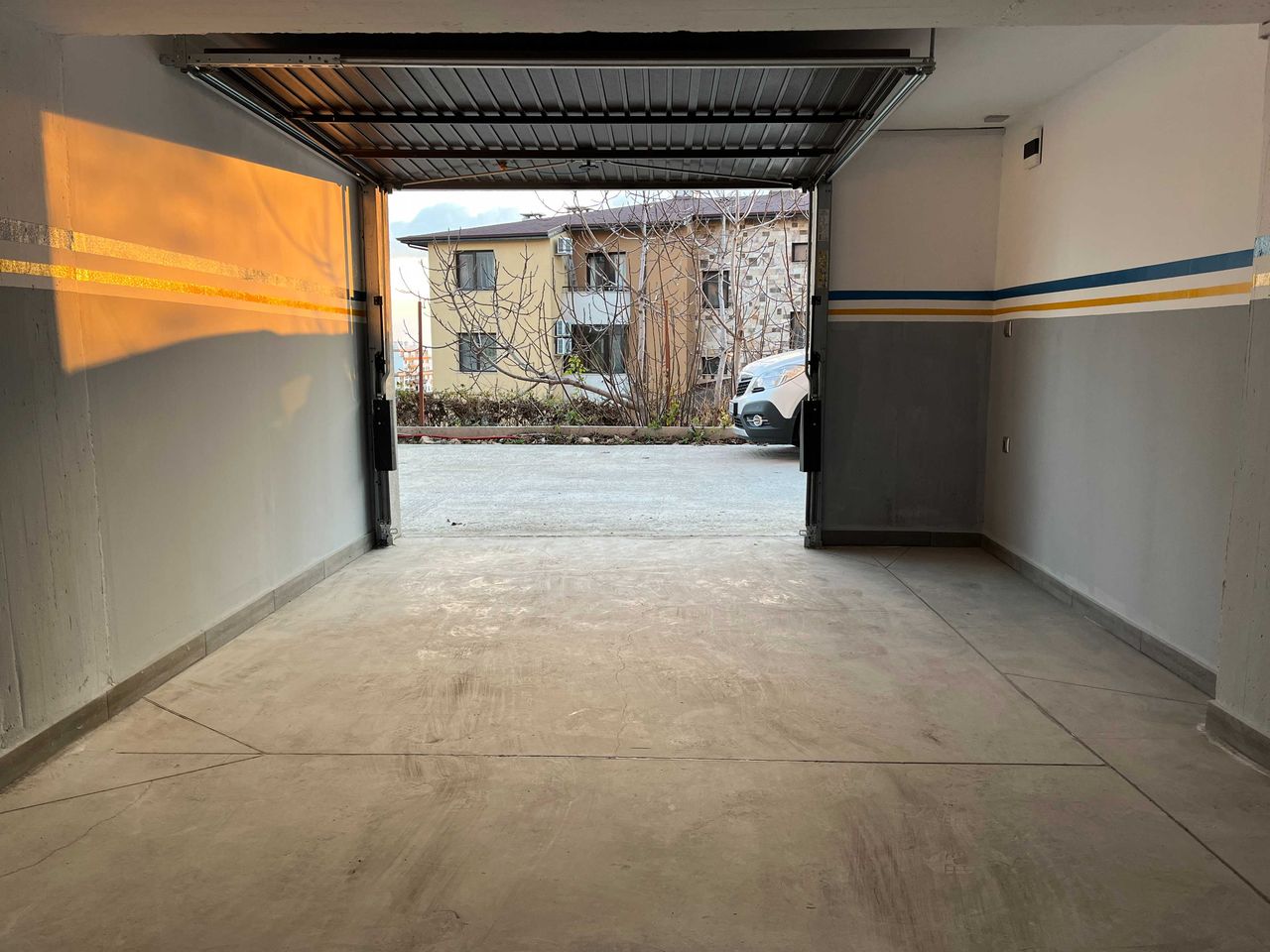 Дава се под наем Гараж / Паркомясто в Варна, Бриз - 19 кв.м за 132.6 € - Снимка #2