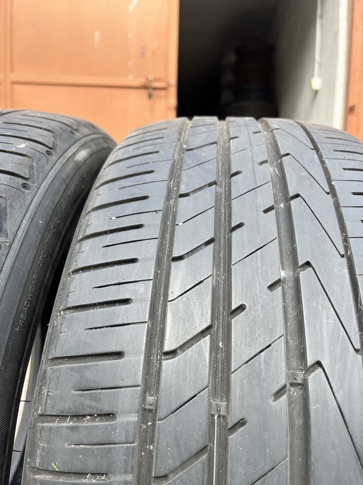 2 бр. летни гуми 235/50/19 Hankook DOT 1421 5,5 mm