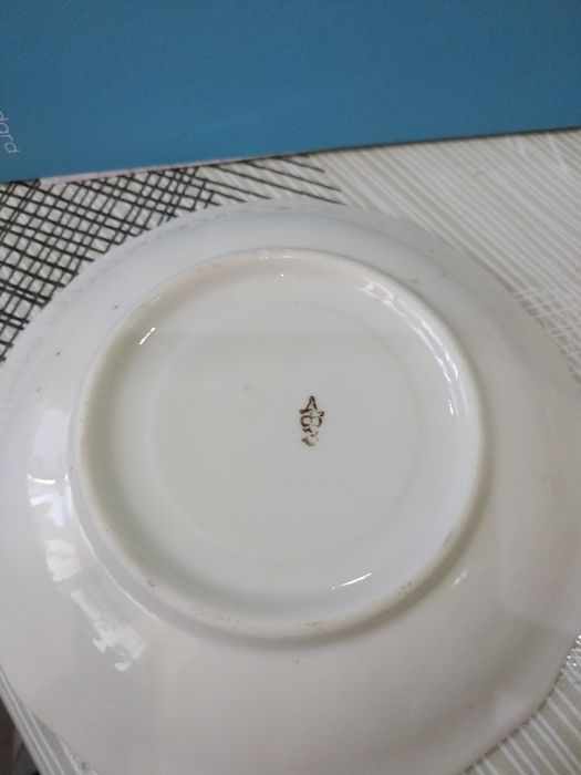 Блюдце фарфор дфз и сливочник со сколом
