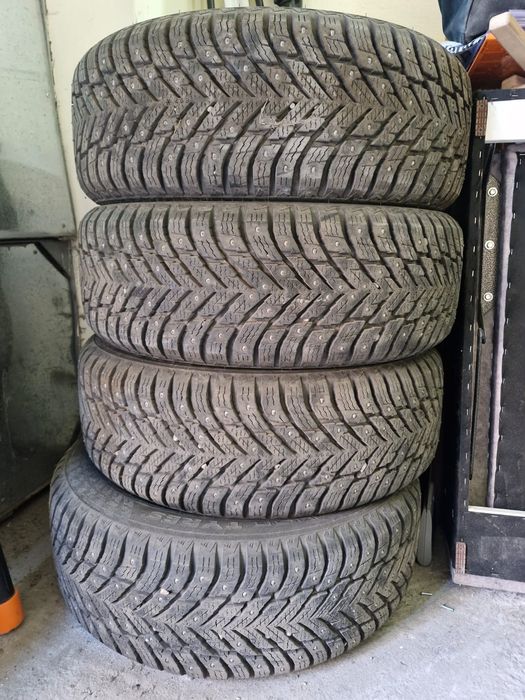 Продам зимние шины nokian