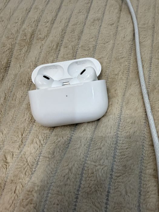 Airpods pro 2 оригинал в хорошем состоянии