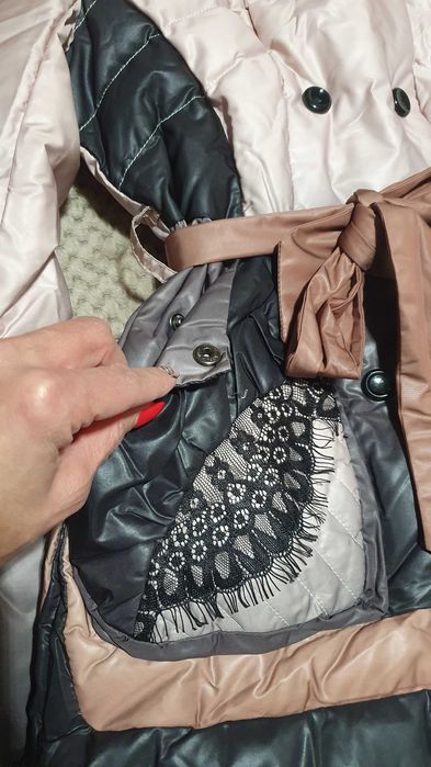 Дамско яке в нежни пастелни цветове аранжирано с  дантела , размер С