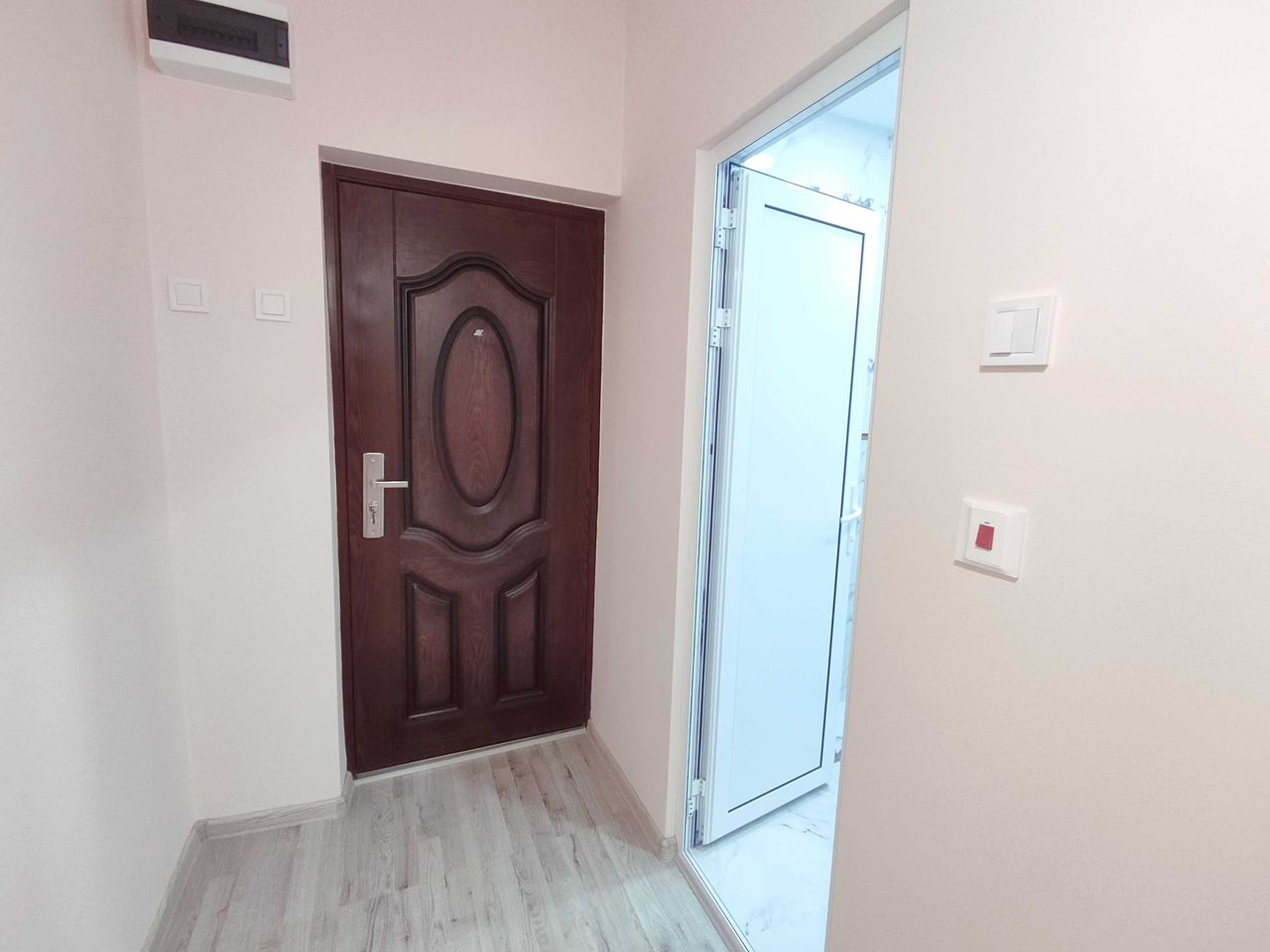 Продава се Тристаен апартамент в Силистра, Митница - 71 кв.м за 1027 €/кв.м - Снимка #11