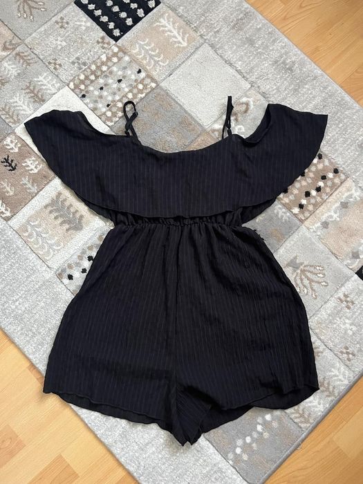 Salopeta scurta cu umeri goi