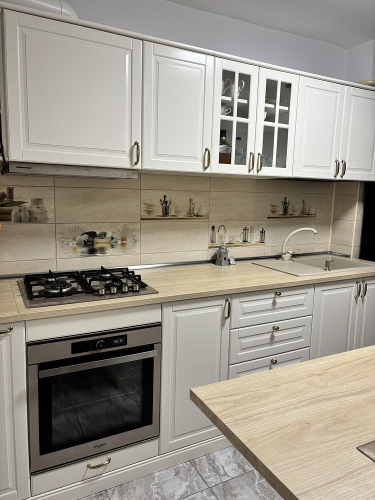 Apartament 4 camere ultracentral ,bloc Catena