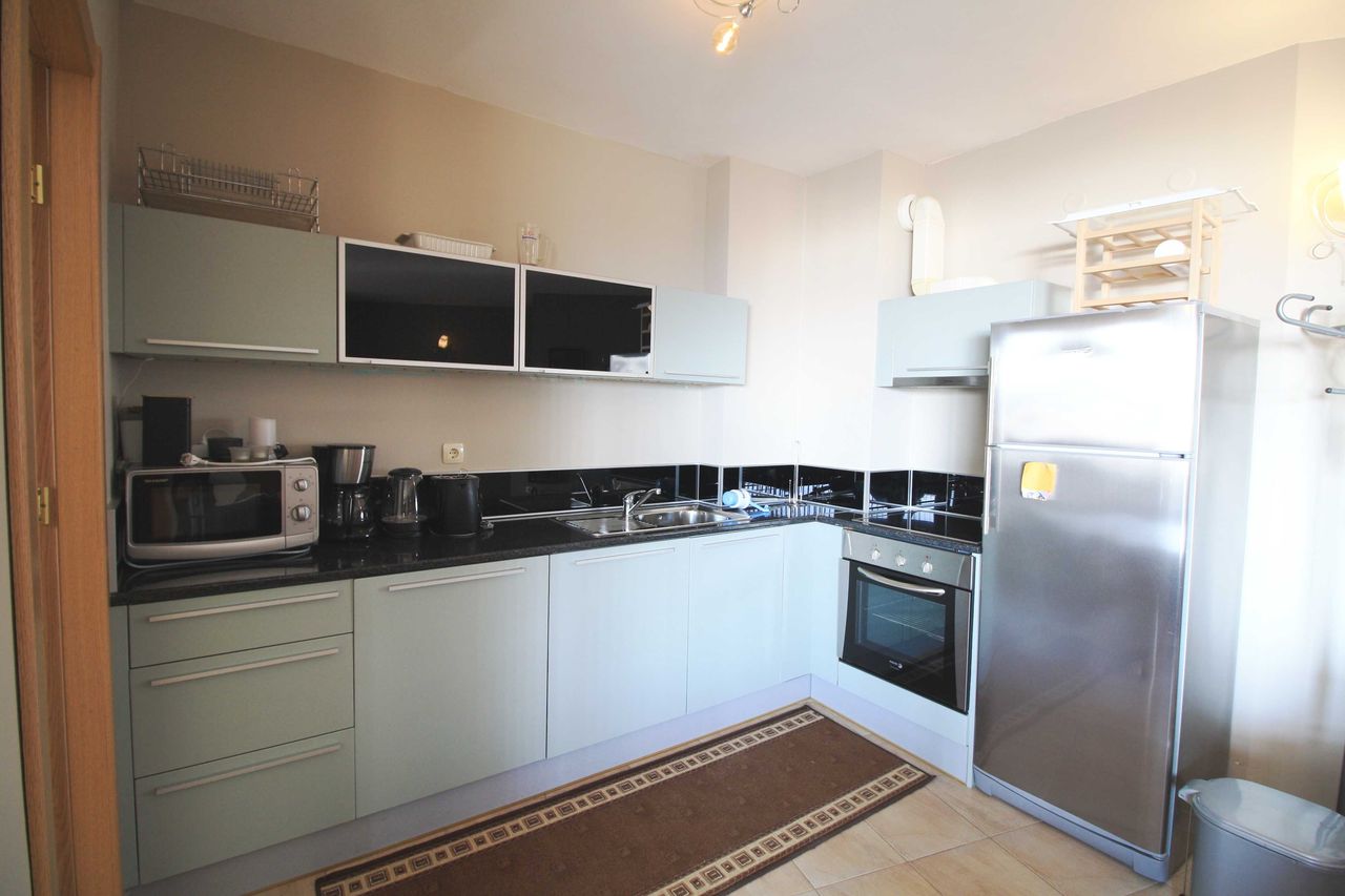 Продава се Тристаен апартамент в Бяла - 133 кв.м за 662 €/кв.м - Снимка #1