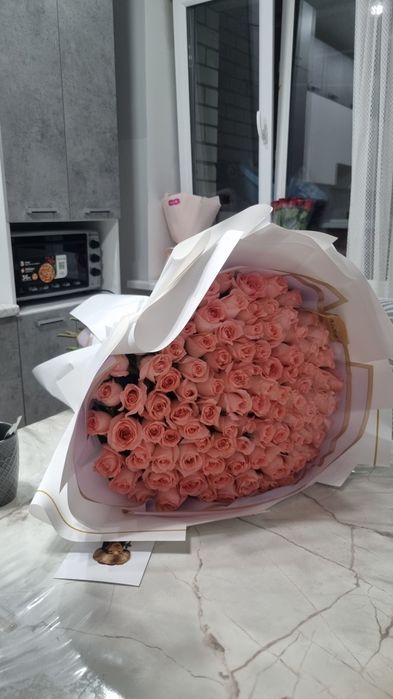 Срочно продам Цветы 101 роза . Свежий