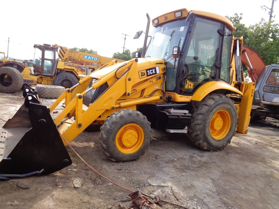Închiriere / Închiriez buldoexcavator