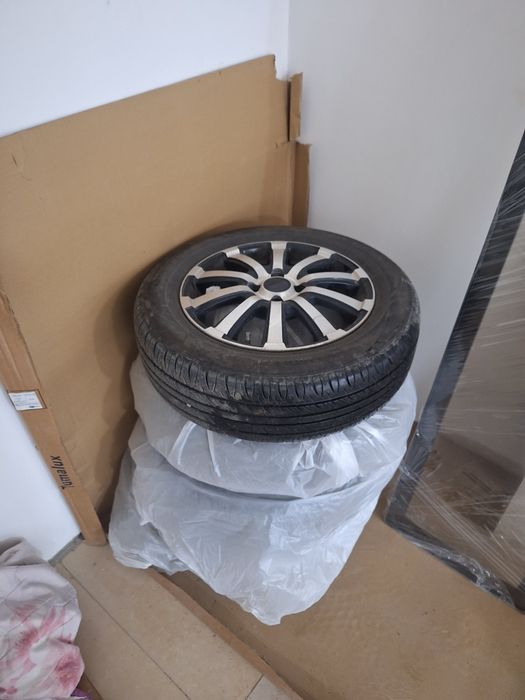 Диск с шинами хорошем состоянии