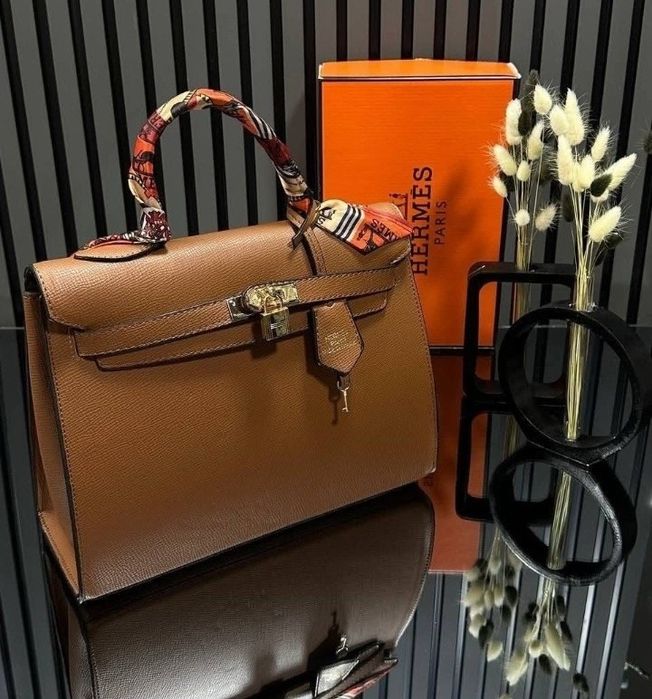 Genti dama,model Kelly Medium, curea detasabila, saculet, etichetă