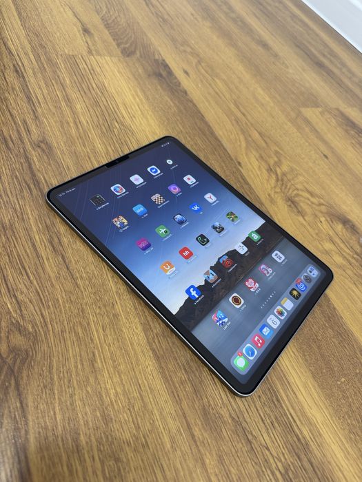 Apple iPad Pro 11 2022 • Серый • 256 GB • Состояние топ