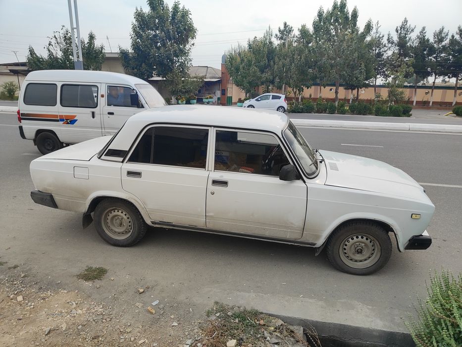 Lada 2107bsotiladi