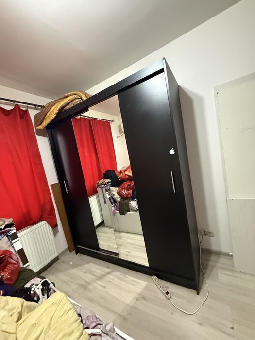 Dulap cu usi glisante