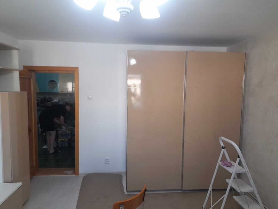Montez mobila(bucatarie,dormitor,mase,scaune)