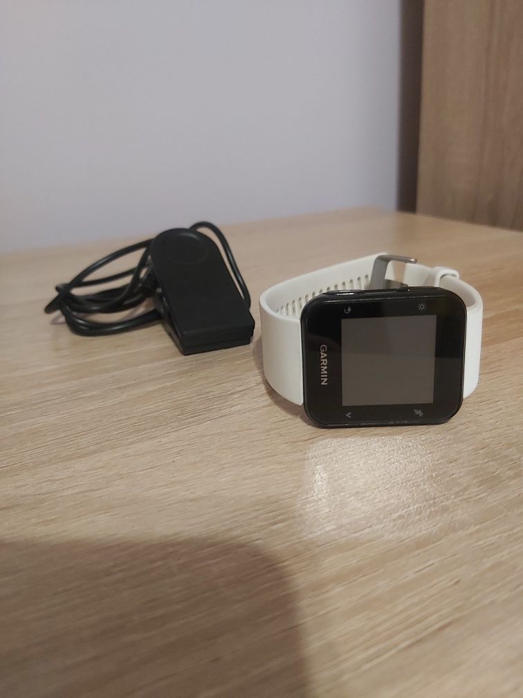 Часовник Garmin Forerunner 35