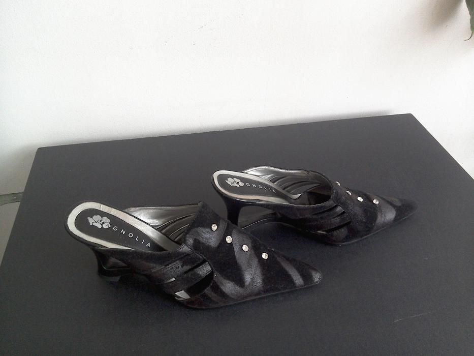 Saboți din imitație catifea, negrii, deosebiți, cu cristale