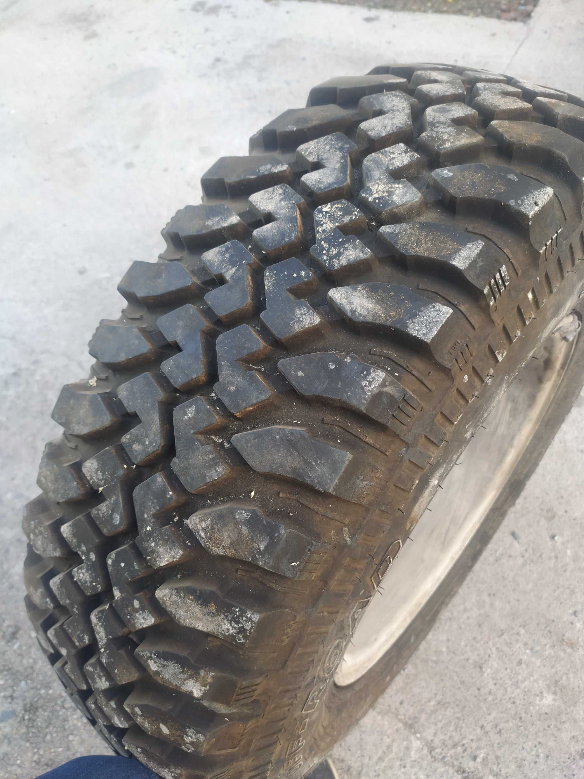 Шины грязевые 235/75R15 на дисках