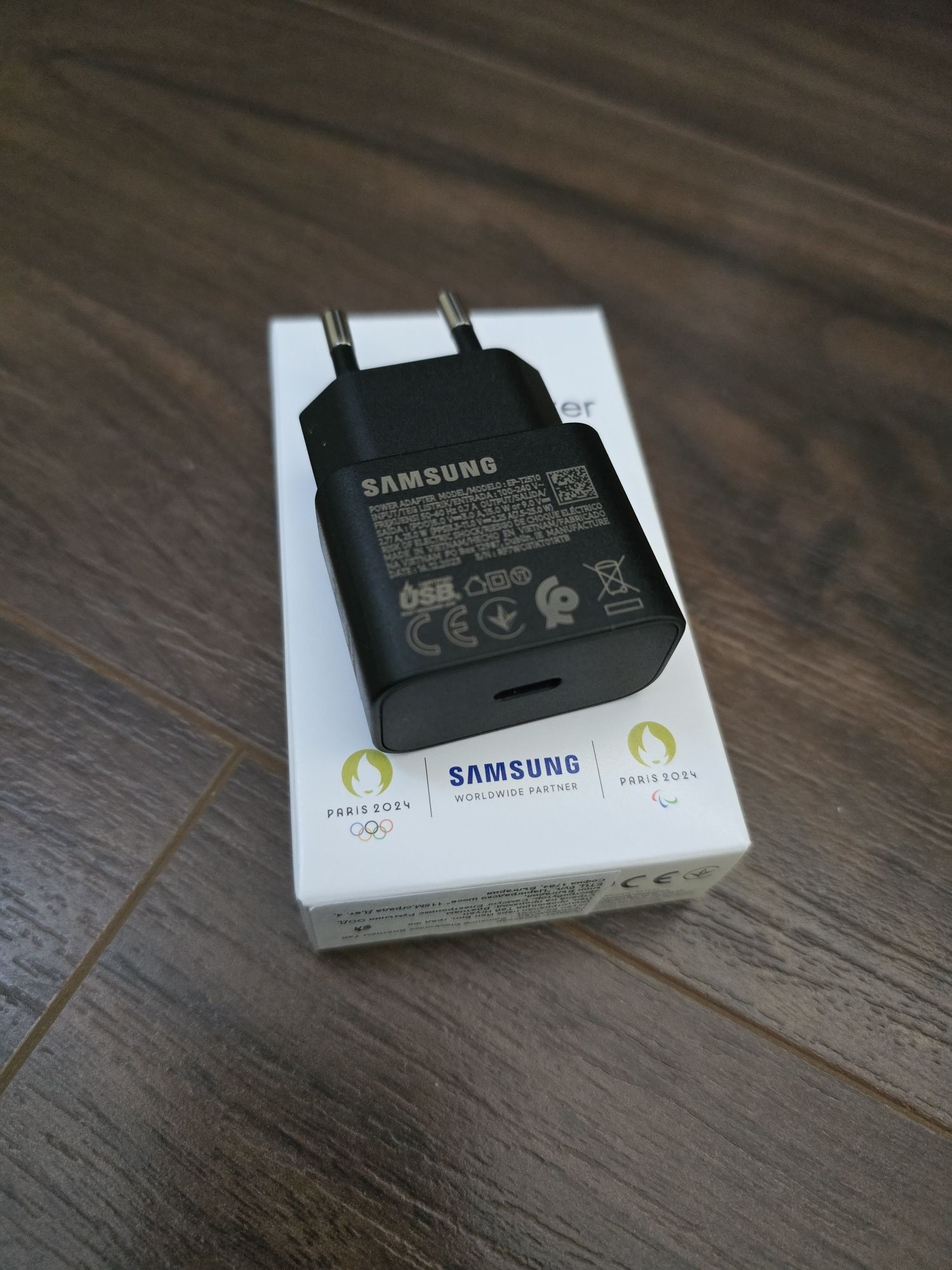 Зарядно за Samsung,   гръб за Samsung s24 Ultra