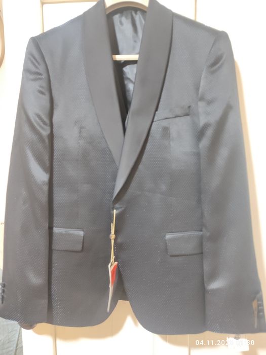 Мужские костюмы новые